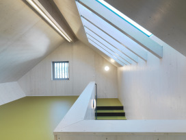 056 Komplettumbau eines Bauernhauses zu Kita und Wohnhaus in Therwil, LOST architekten